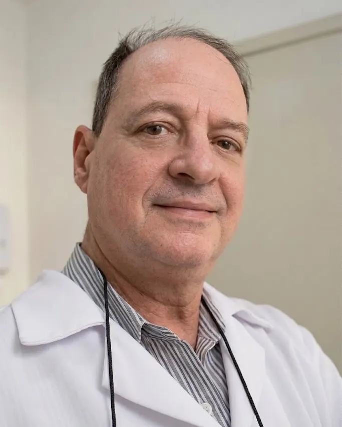 Retrato do Dr. Eduardo Blikstein, dentista em Rudge Ramos